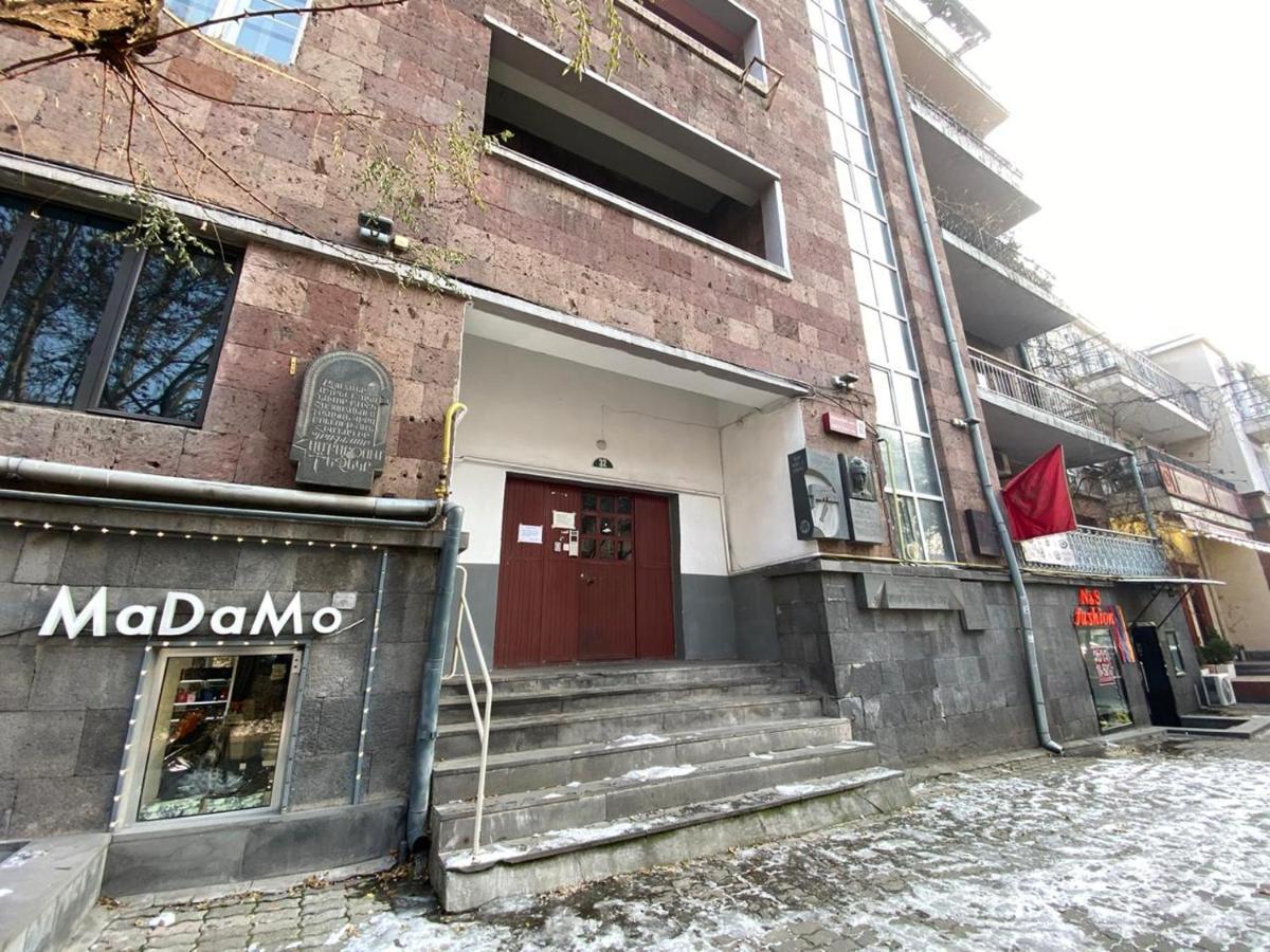 Апартаменты-студио На Абовяна, 32 Ереван Экстерьер фото
